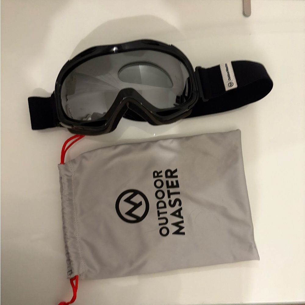 Outdoor Master Googles and Sleeve